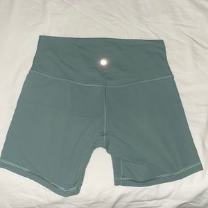 Lulu Lemon 4” align bike short in light green